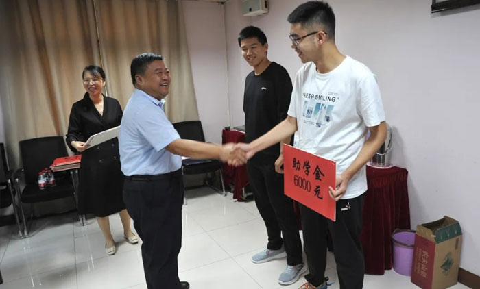 金秋開學季　關懷暖人心　公司開展“學子圓夢，冠洲助力”助學活動